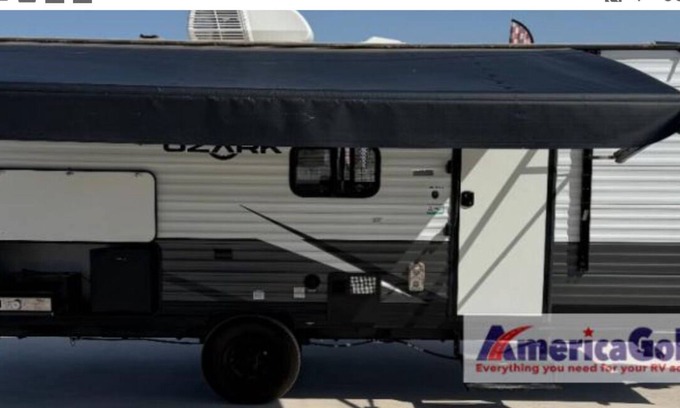 Bandera Casa | New 2-bed RV with in minutes to everything Bandera with AC.