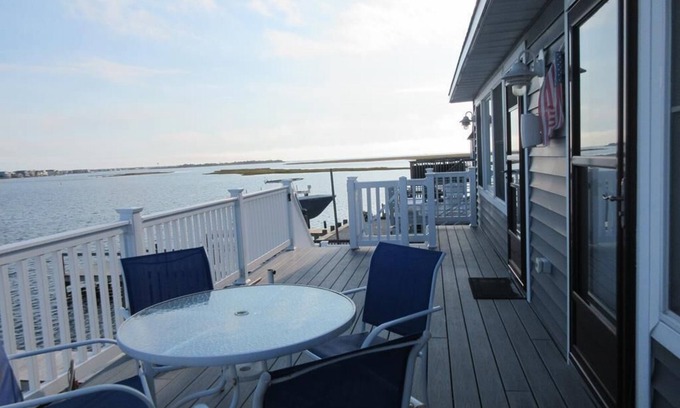 Manahawkin Casa | New 2 bedroom bay front on Cedar Bonnet Island