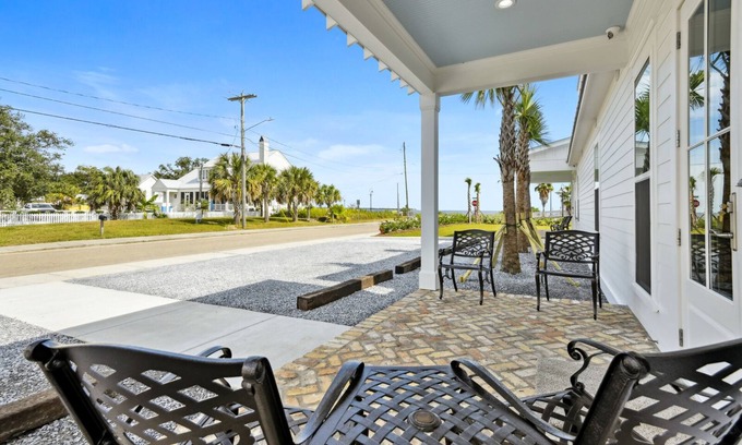 Bay St Louis Casa | New 2 Bedroom Beach Rental in downtown Bay St Louis