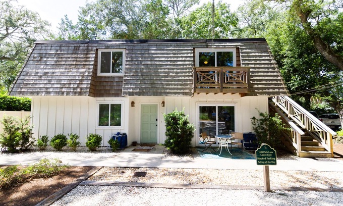 Saint Simons Island Casa | New 2 Bedroom Beach Cottage! One block to Beach! By CrabDaddy's and Crab Trap!