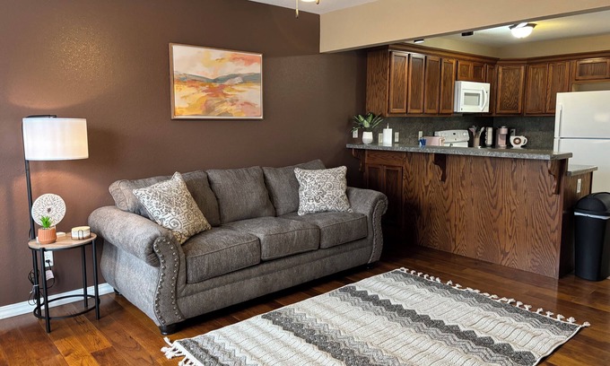 West Plains Casa | New 2 bedroom home near Downtown