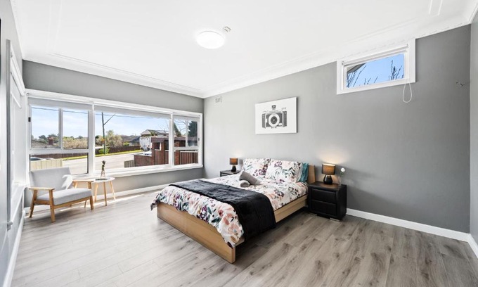Bankstown Casa | New 2 Bedroom House 500m to Mall with Free Parking