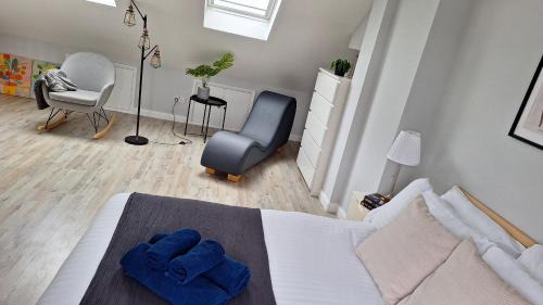 Ashford Casa | NEW 2 bedrooms with private ensuite bathrooms near Heathrow