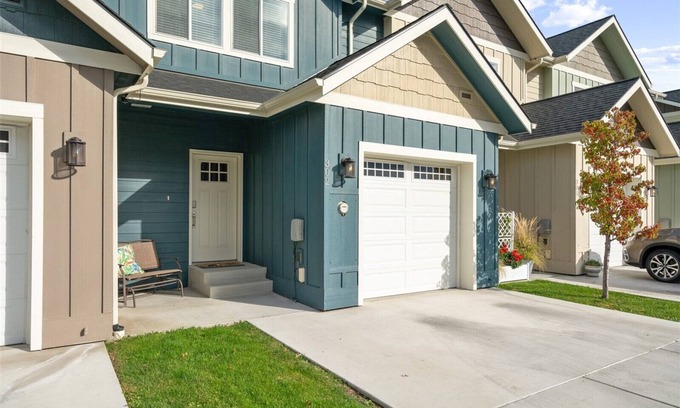 Wenatchee Casa | New 2 BR Townhouse in the Heart of Wenatchee. Great for Families, pet friendly.