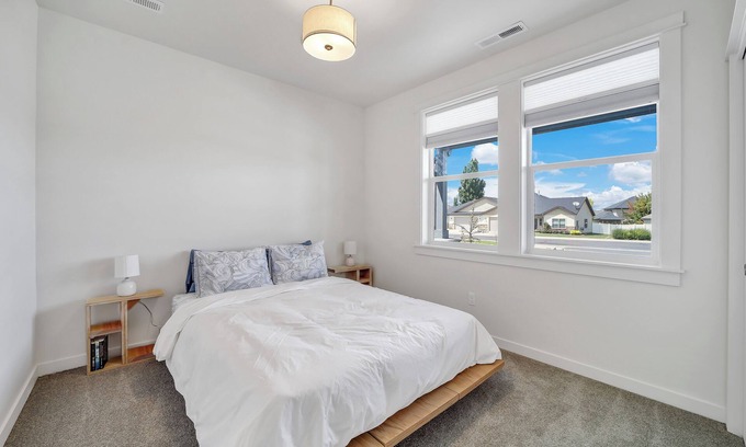 Twin Falls Casa | New 2 level Twin Falls Home, 2 masters!