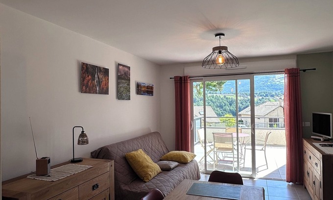 Embrun Apartamento | NEW 2 person apartment Embrun in quiet residence