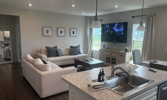Wooster Casa | New 2024 Luxury 3BR Home Near Downtown Wooster & College