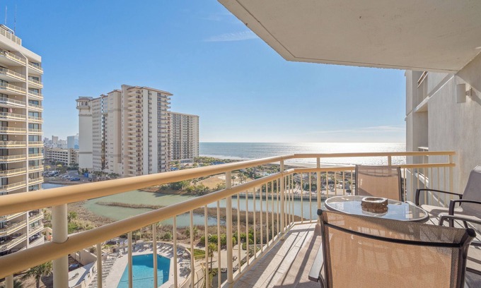 Briarcliffe Acres Condominio | New 2025! Beautifully Decorated, Remodeled Kitchen & Baths, King/Queen/Queen!