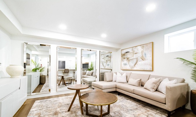 Northwest Edmonton Apartamento | NEW 2Bed Luxury Retreat Suite-King Bed-AC-WiFi