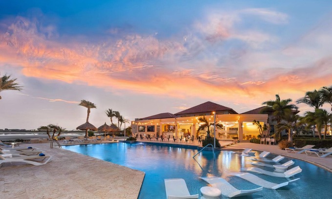 Gold Coast Apartamento | NEW 2br- 2bth, 0.2 Miles to the Beach, Resort Style Amenities and Fully Equipped