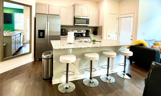 Union City Casa | NEW!! 3/2.5 in Union City Mins from Airport & ATL!