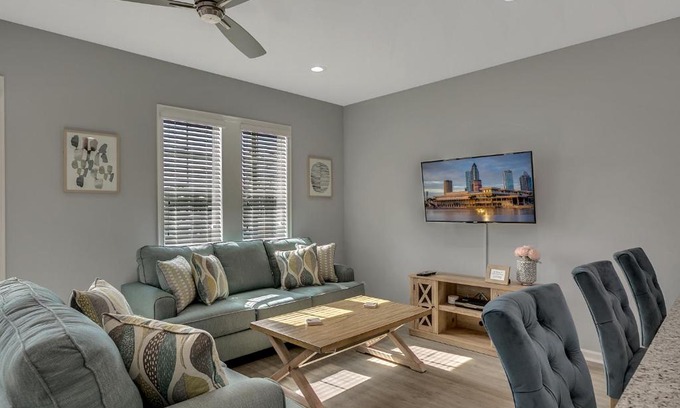 Tampa Heights Apartamento | New 3/2 Duplex Minutes From Heart of Tampa -Unit B