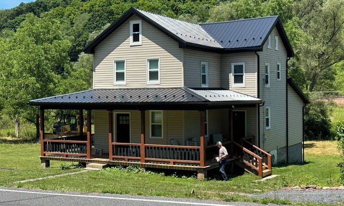 Duncansville Otro | NEW! 3-bed farmhouse in Duncansville w AC, WiFi. Close to Blue Knob Ski Resort