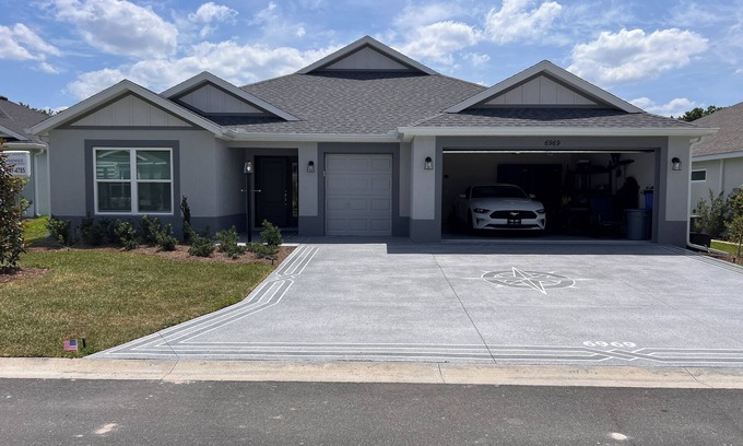 Okahumpka Casa | New 3 bedroom/3 bathroom home with pool and hot tub in Lake Denham!!