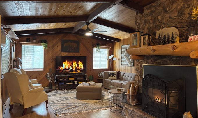 Twain Harte Cabina | NEW 3-bedroom cabin in amazing Twain Harte-Game Room, Fire Pit, King Beds