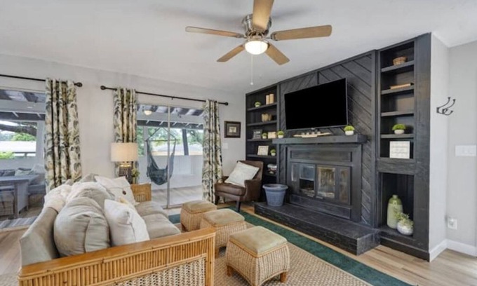 South Gate Ridge Casa | New 3 bedroom, close to Siesta