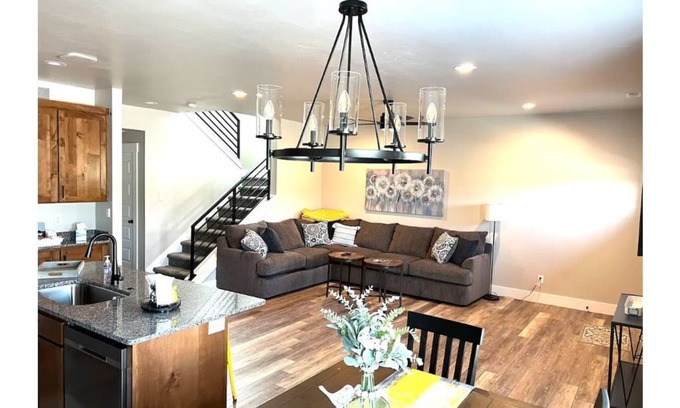 Ammon Condominio | New 3 Bedroom Condo Perfect for an Idaho Adventure
