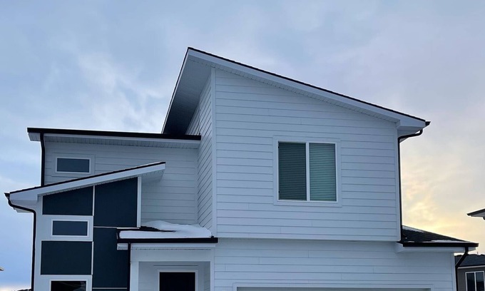 Grimes Casa | New 3 Bedroom House with attached Garage Parking