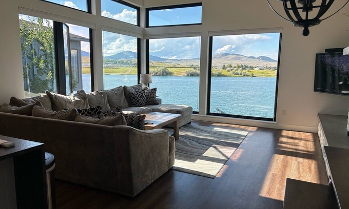 Polson Condominio | New! 3-bedroom lake-front condo on Flathead Lake