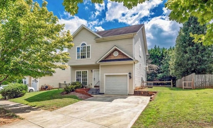 Huntersville Casa | New 3 BR House in Huntersville