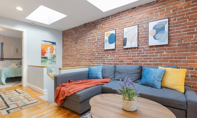 Columbus Apartamento | *NEW* 3 BR South End Duplex with A/C steps to Downtown!