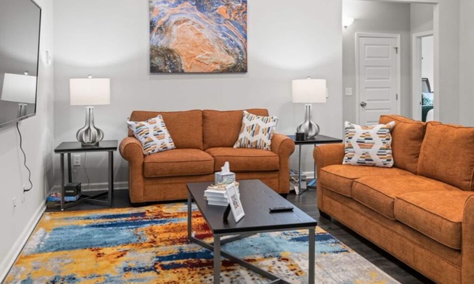 Spring Hill Casa | NEW 3-BR townhome in delightful Spring Hill with WiFi, AC and many amenities