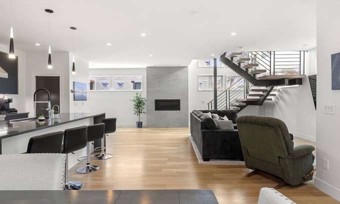 Villa Park Casa | New 3-Story Modern Home W/ Rooftop Mountain Views!