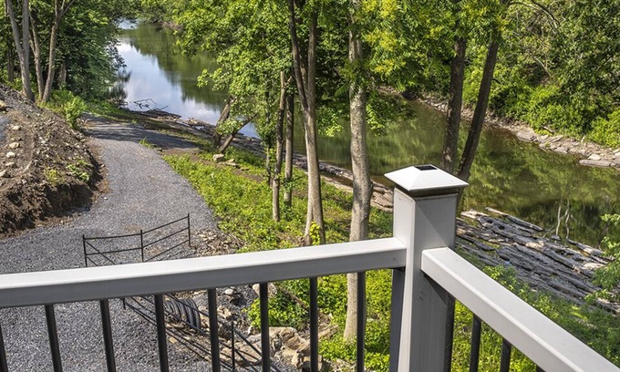 Mount Marion Casa | New 300 foot Private Waterfront. Modern 3 bedroom home, Kayaking Swimming