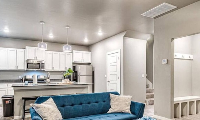Midwest City Casa | New 3B/2.5B In Heart Of MW City
