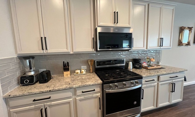 Spring Shadows Casa | New 3bedrooms 2.5bathrooms with Tesla charging station.