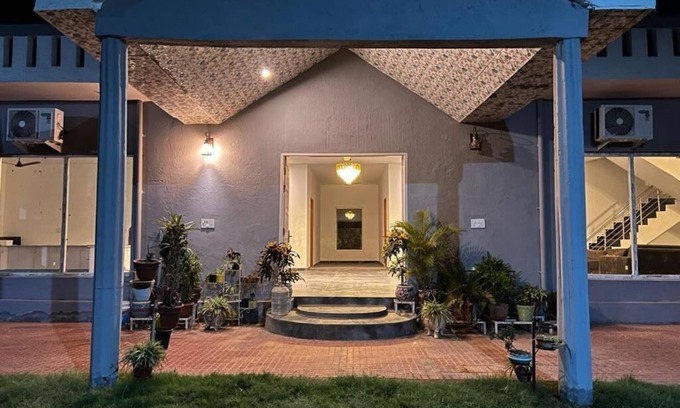 Sushant Lok Otro | New 3bhk Farmhouse with Pool n V.big hall 4 parties