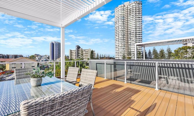 Gold Coast Villa | [NEW] 3BR Burleigh Beach Townhome with Private Rooftop!