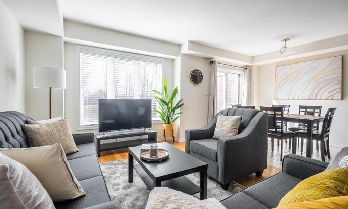 Thorold Casa | New 3BR Townhouse, Minutes to Niagara Falls and Brock University by GLOBALSTAY