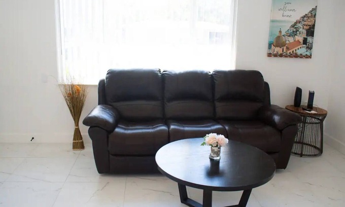 St. Petersburg Casa | New! 4-2 Home near St Pete Pier