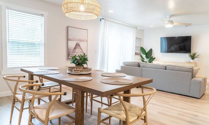 Northside Casa | *New 4 bdrm home* minutes from JAX Intl. airport!
