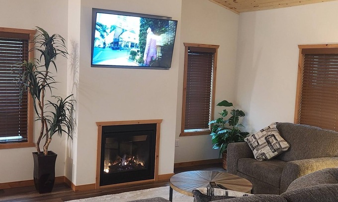 Nekoosa Casa | New 4-bdrm house Sand Valley/Lake Arrowhead area. 5 min from world class golf.