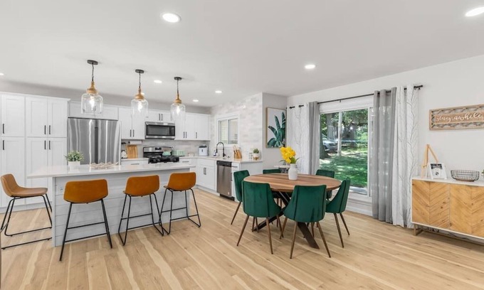 Lapeer Casa | NEW 4 Bedroom 4 Bath Waterfront Home Sleeps 14!