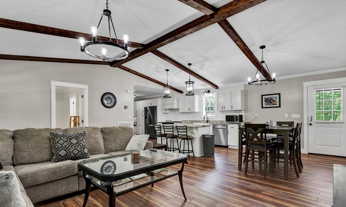 Tracy City Casa | NEW! 4-bedroom home near OHV Park & Caverns with a spacious back yard