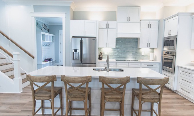 Avalon Beach Estates Casa | NEW-4-Bedroom King Suite Beach Home-Private Deeded Beach with Golf Cart & Bikes