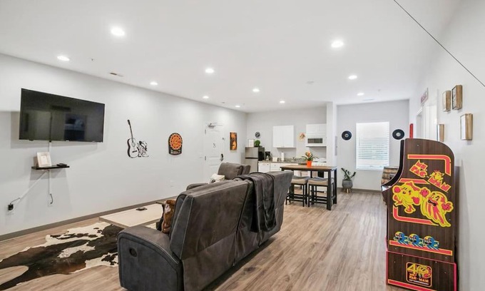 Maxwell Casa | New 4bd 2ba Suite Games 8 min to DT East Nash