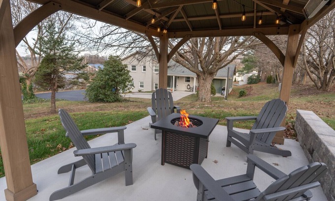 Christiansburg Casa | New 4BR Home: Virginia Tech| Swim Center| Downtown Christiansburg