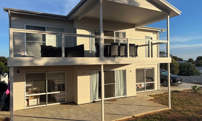 Alexandrina Casa | New 4BR house in Clayton Bay
