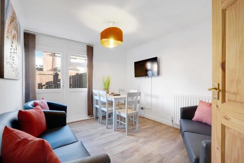 Peterlee Casa | NEW! 4BR in Stafford Place