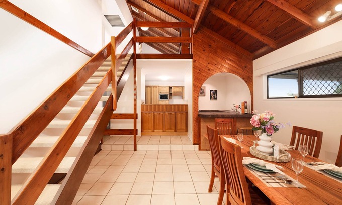 Springwood Casa | New 4BR Modern & Stylish Heritage Hideaway WiFi
