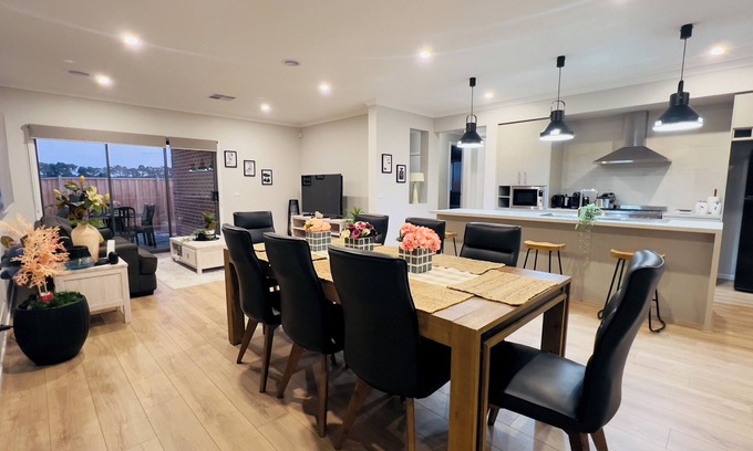 Charlemont Casa | New 4BR Retreat &Coastal Escape,15 mins to Geelong&Surf Coast with FREE Netflix