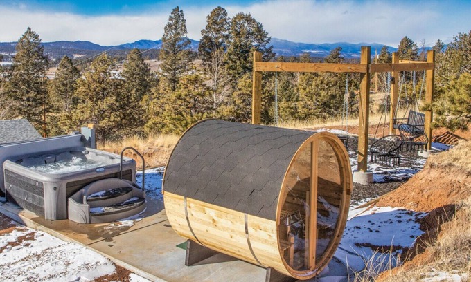 Florissant Casa | NEW 4BR w/ Mountain Views, Hot Tub, Sauna, Arcade