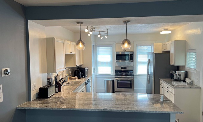 Eastside Casa | New 5 Bed 2 Bath near Syracuse University and Downtown with Plenty of Parking