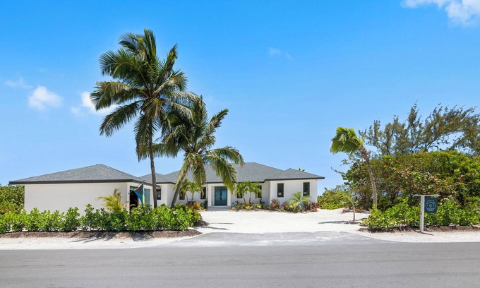 Tar Bay Casa | "New" 5 bedroom Exuma Beach Front Estate w/ Pool & No Neighbors on either side!