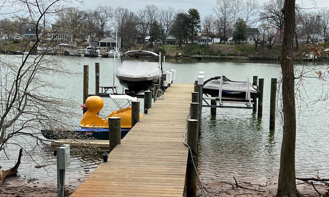 Fort Howard Casa | NEW 5 Bedroom Home with Pier by Water