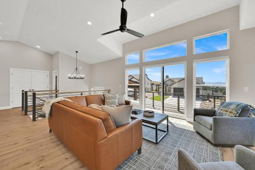 Wolf Creek Casa | NEW 5 Bedroom House All Season Paradise Powder Mountain Views & Golfing
